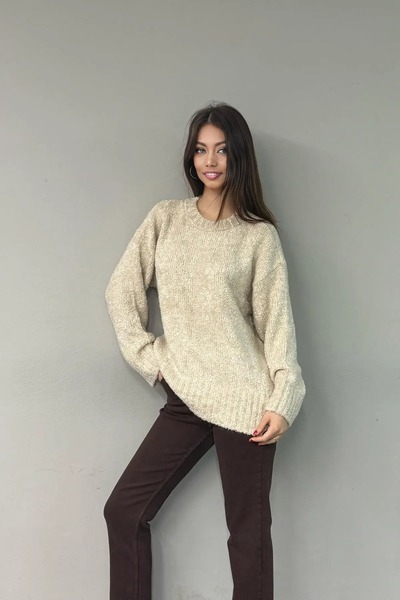 Butik La Lilyum; Oversize Buklet Kadın Kazak - Sıcak Tutan ve Modern Şıklık Sunan Kışlık Tasarım