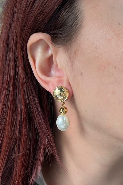 Pinart Gold ve Cam İncili Sallantılı Bronz Üstü Altın Kaplama Şık Kadın Küpe PNRTB001290