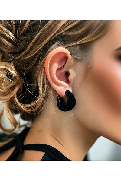 MR Wide Ring Model Velvet Earrings