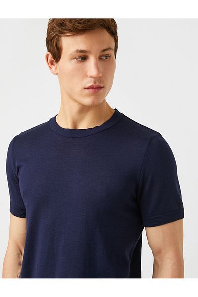 Koton Basic-T-Shirt mit Rundhalsausschnitt