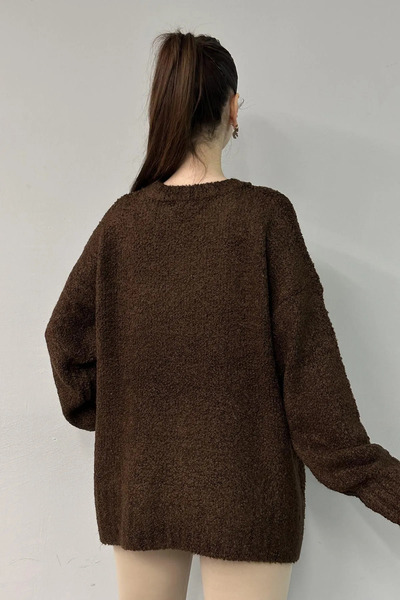 Butik La Lilyum; Oversize Buklet Kadın Kazak - Sıcak Tutan ve Modern Şıklık Sunan Kışlık Tasarım