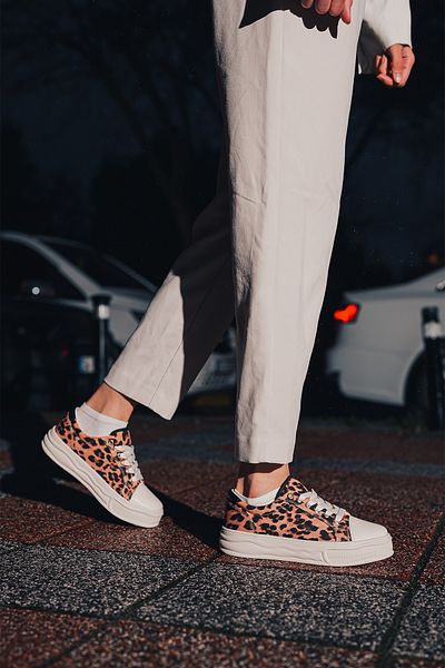 Marjin Damen-Sneaker mit Leopardenmuster und dicker Sohle – Larka Leopard