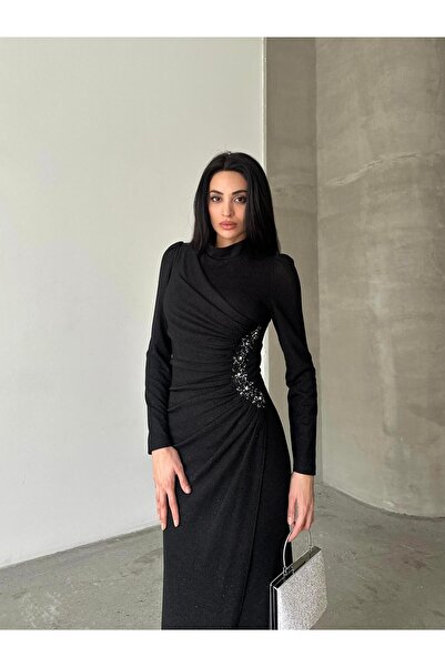 Serica Moda Βραδινό φόρεμα με λεπτομέρεια από μαύρη πέτρα με ντραπέ ασημί