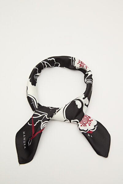 Manuka Sakura vzorovaný saténový šátek na krk - černý