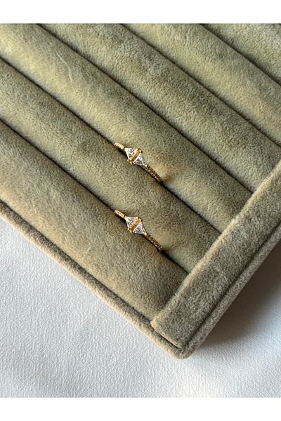 ringbox خاتم ذهبي مع حجر مثلث