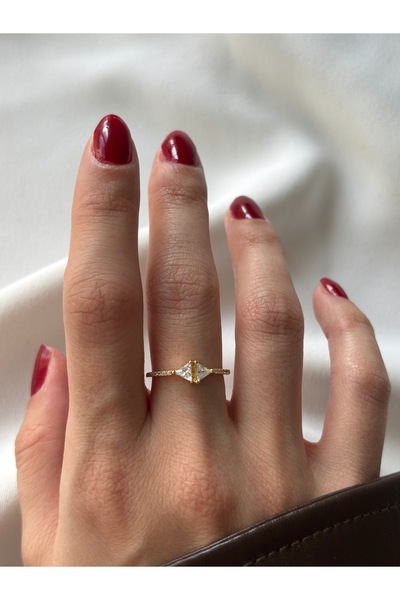 ringbox Üçgenli Taşlı Gold Yüzük