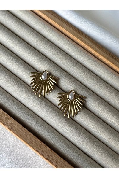 ringbox Gold Pearl Fan Earrings