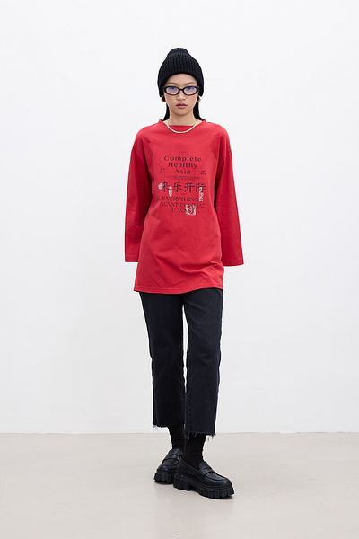 Manuka Rotes Oversize-T-Shirt mit langen Ärmeln und Aufdruck