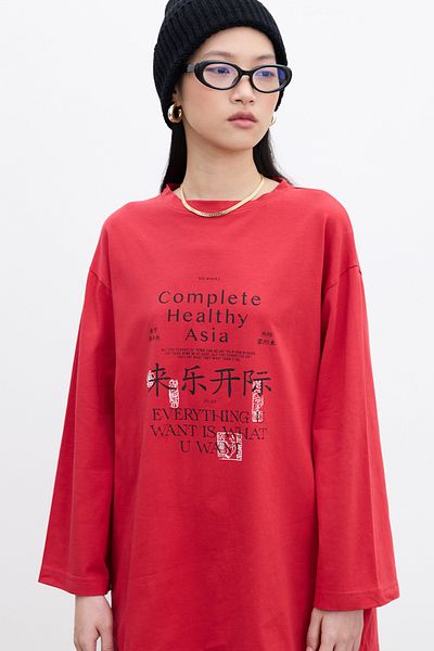 Manuka Rotes Oversize-T-Shirt mit langen Ärmeln und Aufdruck