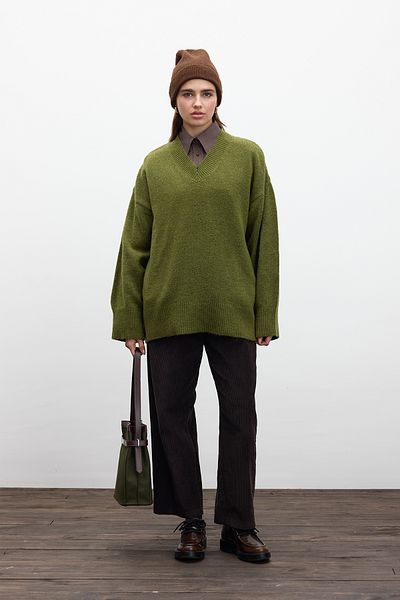 Manuka Grüner Strickpullover mit V-Ausschnitt – einfarbig gestrickt