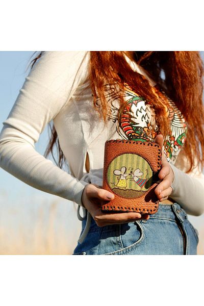 HOODİEMOUSE Small Wallet with Dancing Mouse Figure Ethnic Bohemian Retro Style - Tan