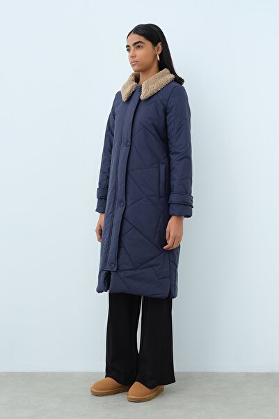 Nihan Peluş Yakalı Kapitone Kaban Lacivert