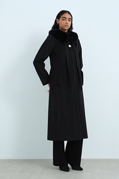 Nihan Seyyar Kürklü Düğme Detaylı Kaban Siyah