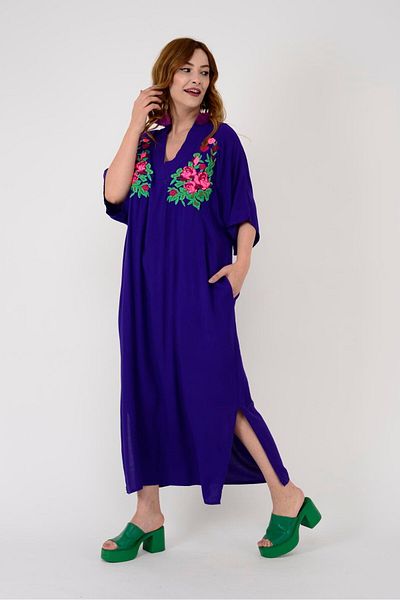 Hazinedan ROCHIE AUTHENTICĂ LUNGĂ CU DETALIU DE BRODERIE CU GÂTUL în V