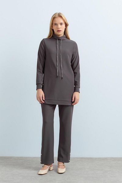 Nihan Buton de piatră - ? 
 
 
 
 Costum pantalon cu jachetă cu rever detaliat