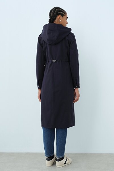 Nihan Seyyar Kapşonlu Cep Detaylı Kap Lacivert