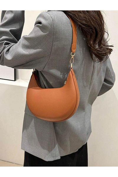 ESTUTE Elegant Touch of Modern Elegance: Minimal Shoulder Bag