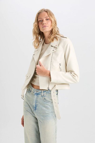 DeFacto Wasserabweisende Crop-Bikerjacke aus Kunstleder – zweireihiges Revers mit Reißverschlusstaschen und Gürtel für die Saison Y7168AZ25SP