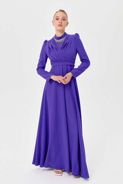 Nihan Taş Aksesuarlı Yaka Detaylı Elbise Mor