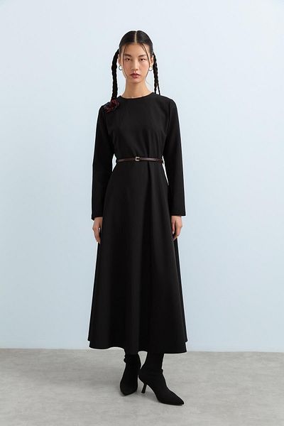 Nihan Black Belted Dress - Brooch Detailed