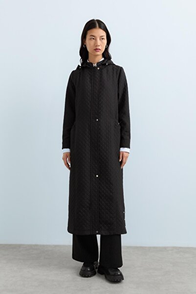 Nihan İnce Kapitone Cep Detaylı Spor Kap Siyah