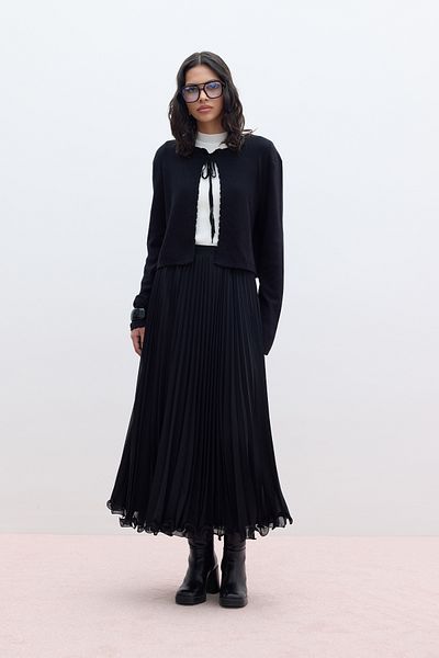 Manuka Schwarzer Strick-Cardigan – weiche Textur und Schnürsenkel