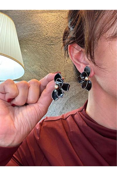 Pelin Aksesuar Black Half Flower Earrings