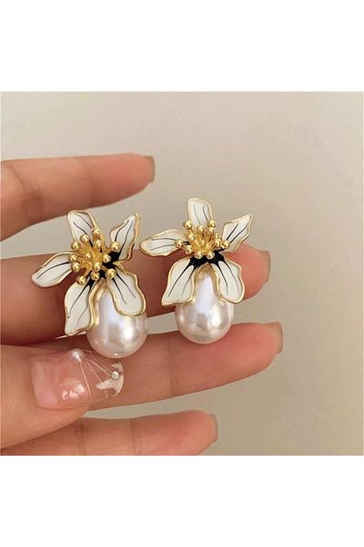 Pelin Aksesuar Flower Earrings with White Pearls