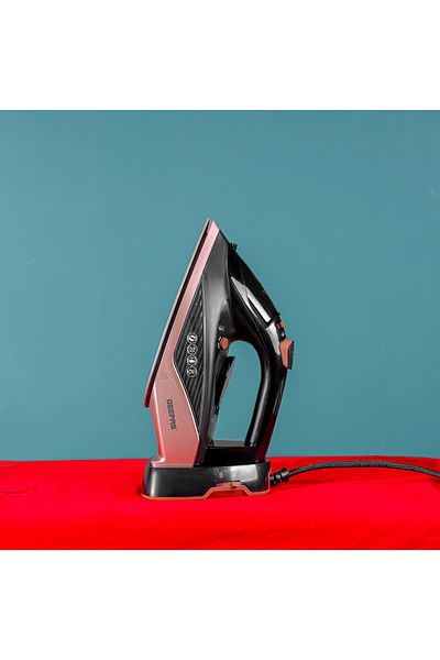 Geepas Steam Iron- 350 ml Water Tank, 2200 W Power/  Rose Gold and Black