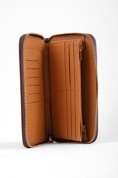 Lal Shoes & Bags Дамски голям портфейл с текст - кафяв