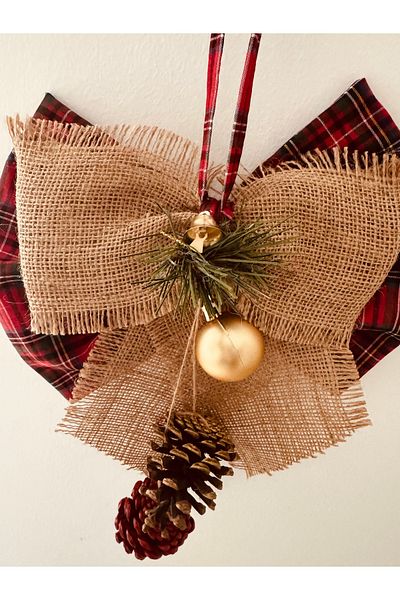 White Alamode Door Ornament