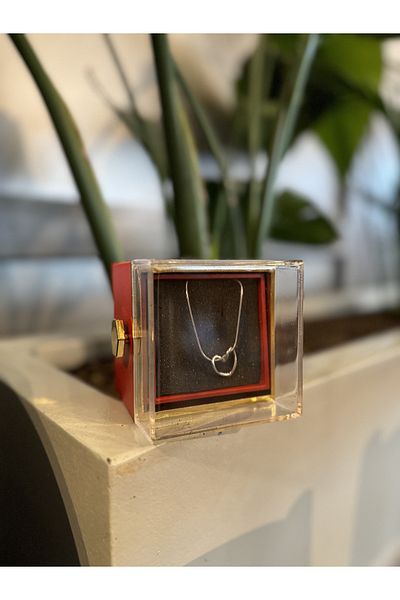 Store Mother's Day Gift 316L Steel Heart Necklace in Endless Rotating Rose Box