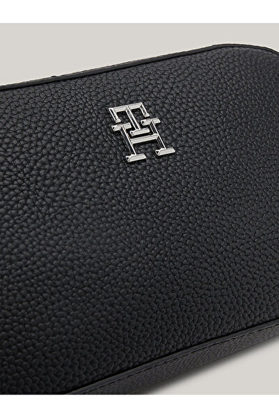 Tommy Hilfiger Kadın TH Emblem Kamera Çantası