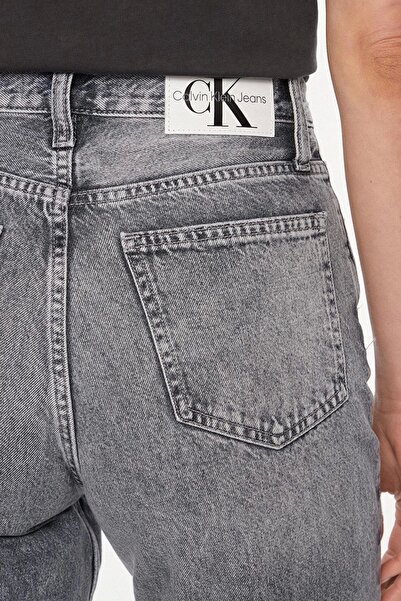 Calvin Klein Kadın Marka Deri Rozetli Yüksek Belli Daralan Paçalı Pamuklu Şık Görünüşlü Günlük Kulla