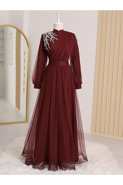 Modamorfo Drapiertes Tüll-Abendkleid mit Gürtel und Steindetail auf der Vorderseite