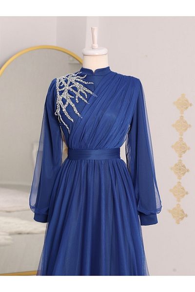 Modamorfo Drapiertes Tüll-Abendkleid mit Gürtel und Steindetail auf der Vorderseite