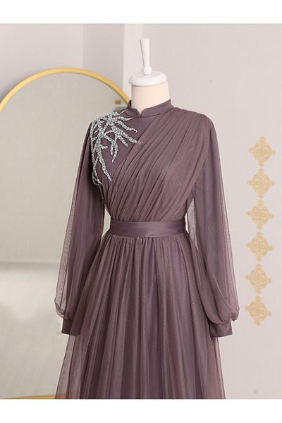 Modamorfo Drapiertes Tüll-Abendkleid mit Gürtel und Steindetail auf der Vorderseite