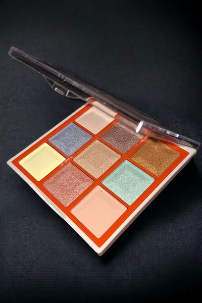 wonderway 9-Pack Eyeshadow Palette - Eye Liner and Eyeshadow Brush Gift