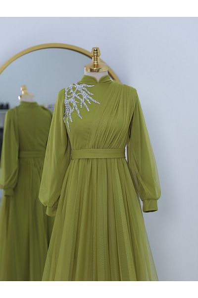 Modamorfo Drapiertes Tüll-Abendkleid mit Gürtel und Steindetail auf der Vorderseite