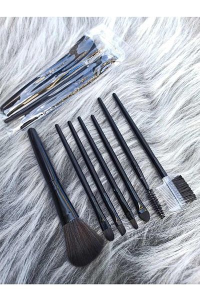 Nail Master مجموعة من 7 فرش مكياج سوداء