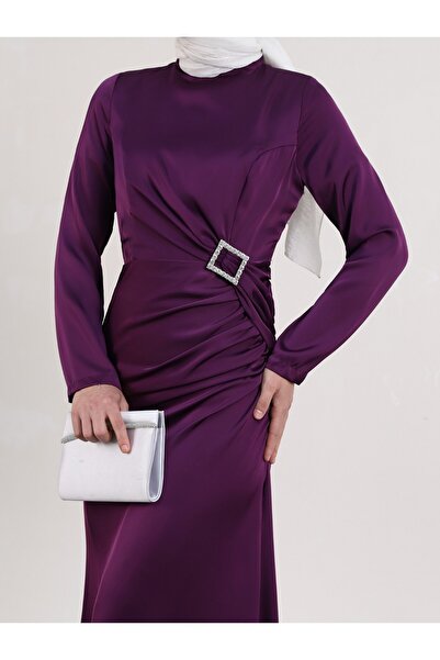 Modamorfo Postranní saténové večerní šaty s detailem Stone Taka