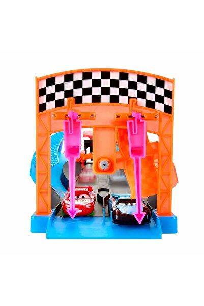 mattel HPD80 Cars Karanlıkta Parlayan Yarışçılar Pist Seti