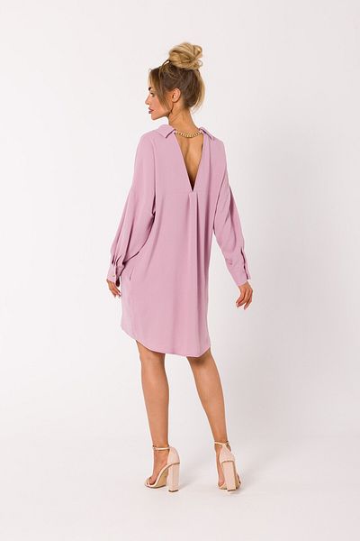 Made of Emotion This relaxed fit shirt dress has been embellished with a chain in the V neck in the back.