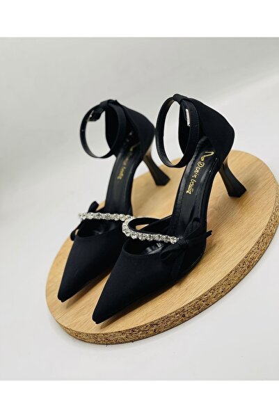 mka mikana PANTOFI SATINATI CU TACURI CU FLORE DE PIATRA