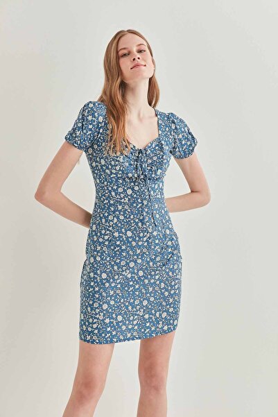 Vitrin Šaty s malým rukávem s límečkem a krajkovým detailem