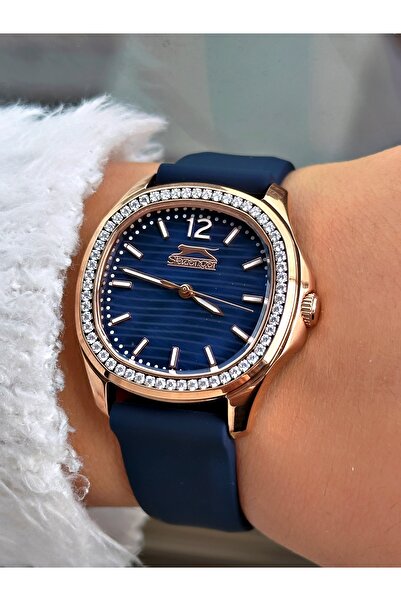 Slazenger Özel Tasarım Taşlı Silikon Kordon 3 Atm Su Geçirmez Kadın Kol Saati