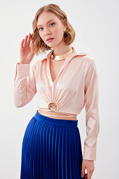 Vitrin Crop σατέν μπλούζα με λεπτομέρεια στη μέση
