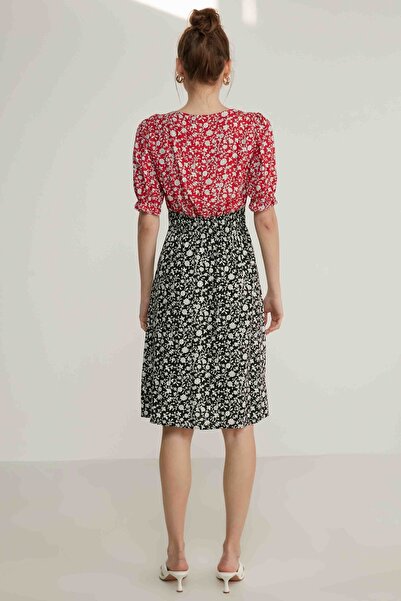 Vitrin Garnili Çıtır Çiçek Desen V Yaka Elbise