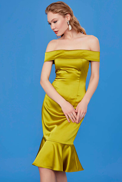 Vitrin Poskakovací šaty s výstřihem na lodi