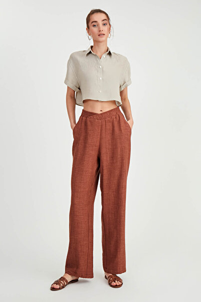 Vitrin Beli Çapraz Lastik Detaylı Pantolon